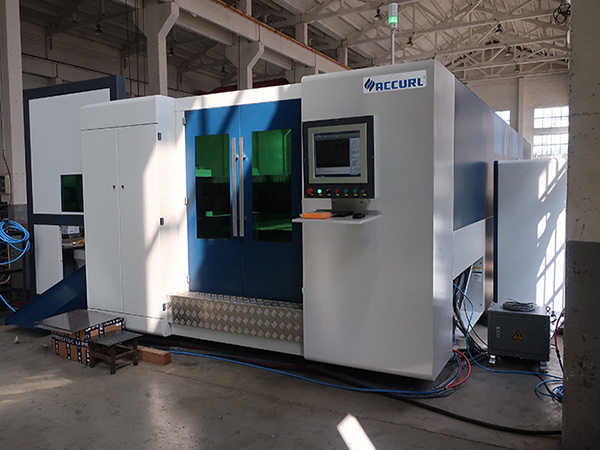 Laserowa maszyna do cięcia laserowego 3000W z podwójnym zmieniaczem palet